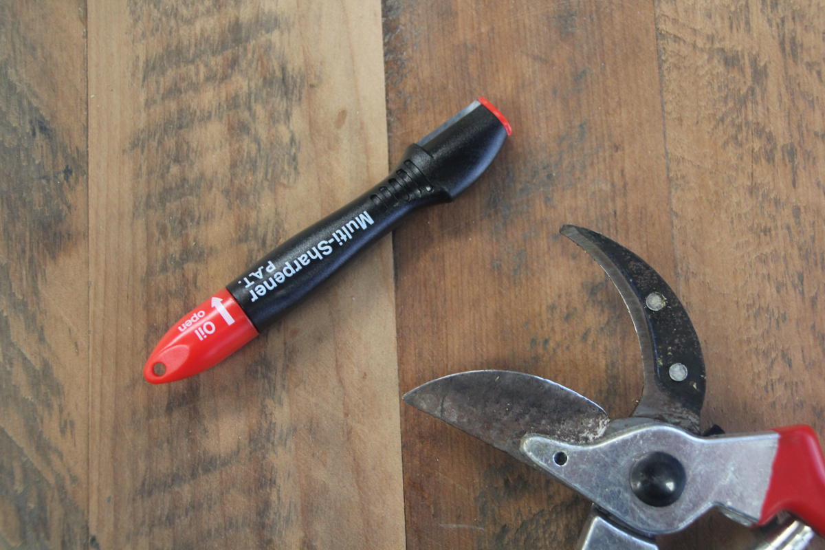 Sharpen Secateurs